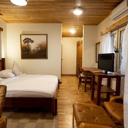 Esther'S Hotel Accra Extérieur photo