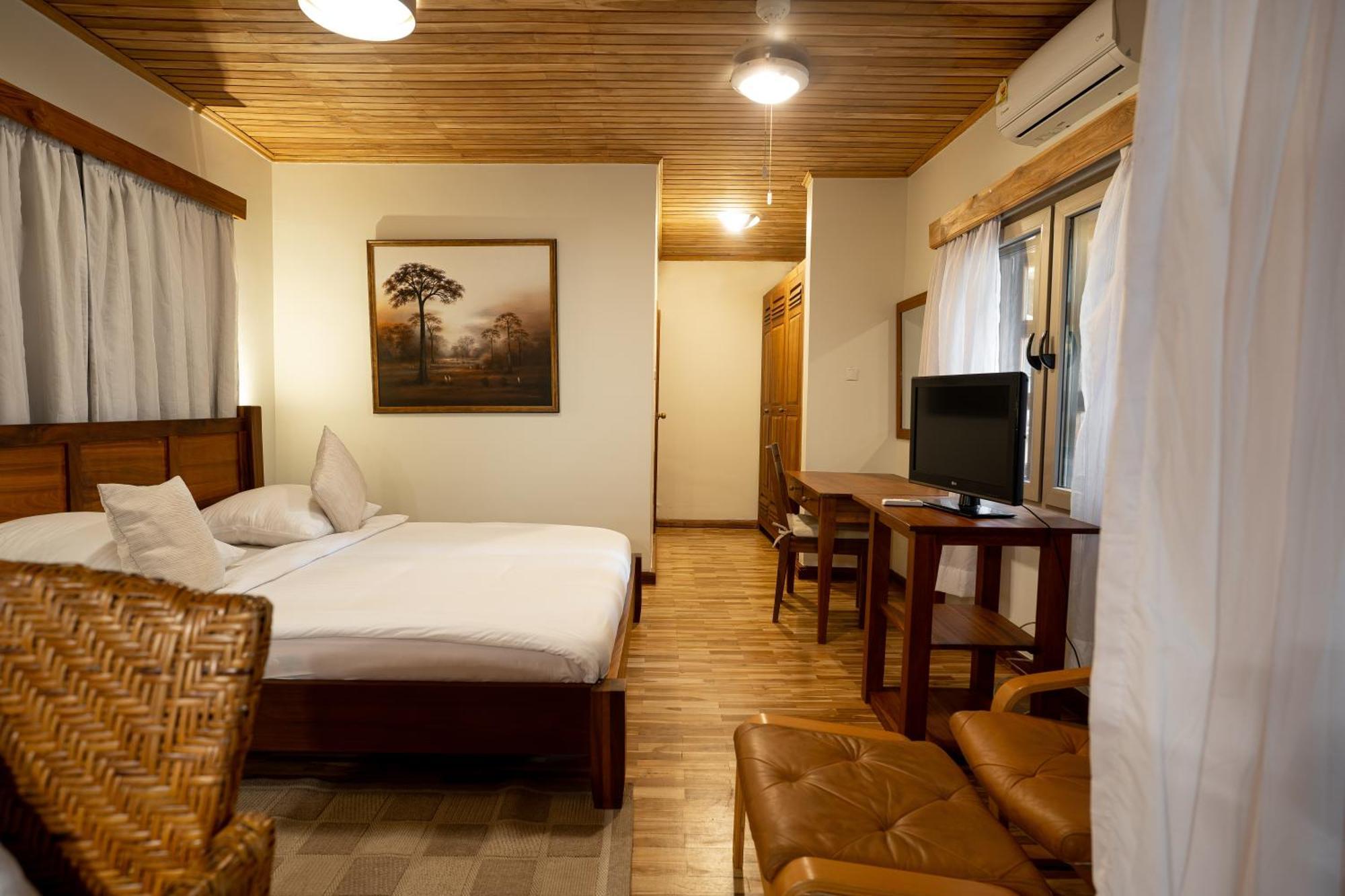 Esther'S Hotel Accra Extérieur photo