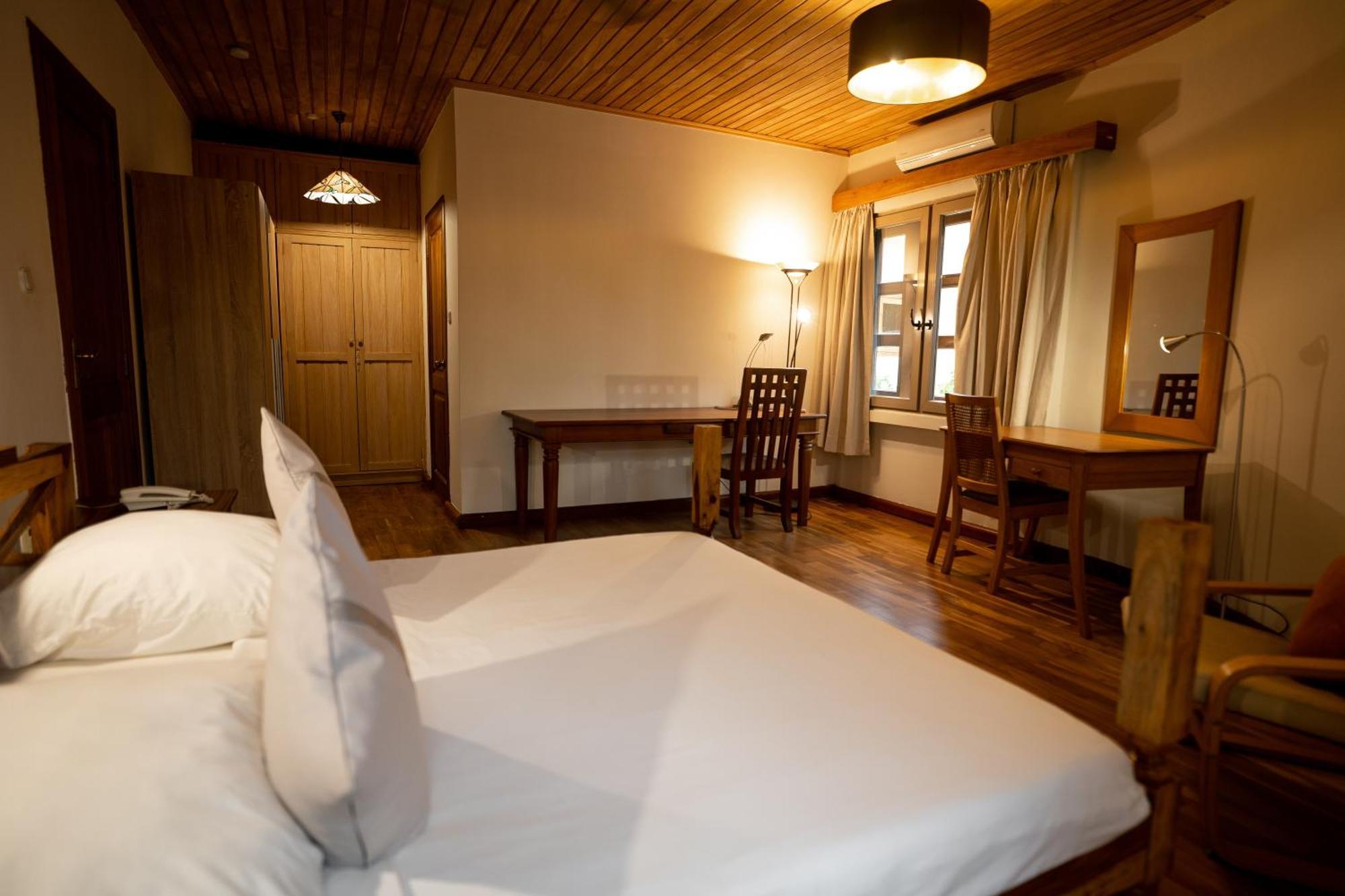 Esther'S Hotel Accra Extérieur photo