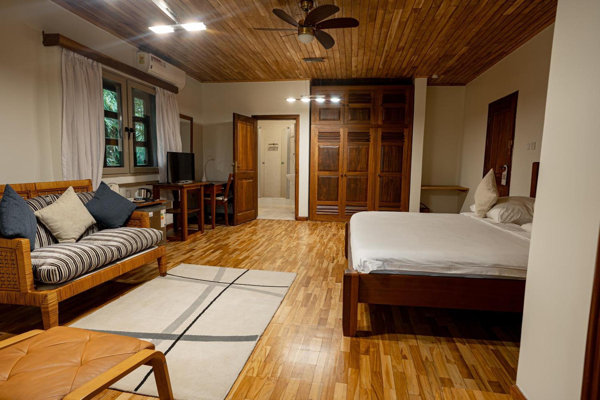 Esther'S Hotel Accra Extérieur photo